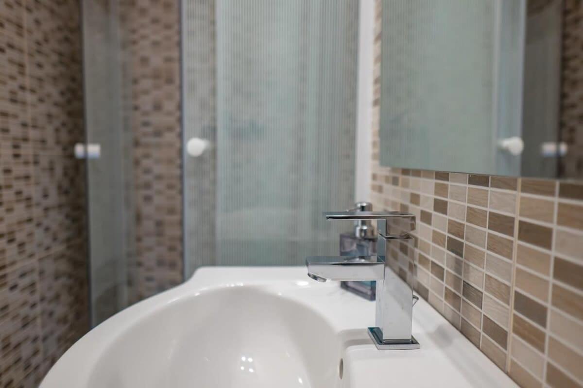 Chic Central Flat With River View Budapest Exterior foto