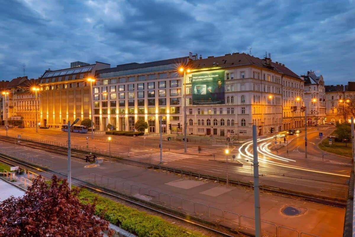 Chic Central Flat With River View Budapest Exterior foto