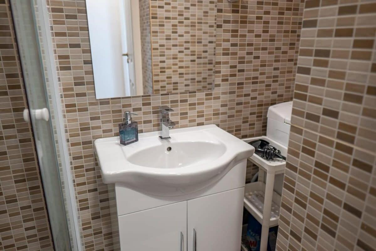 Chic Central Flat With River View Budapest Exterior foto