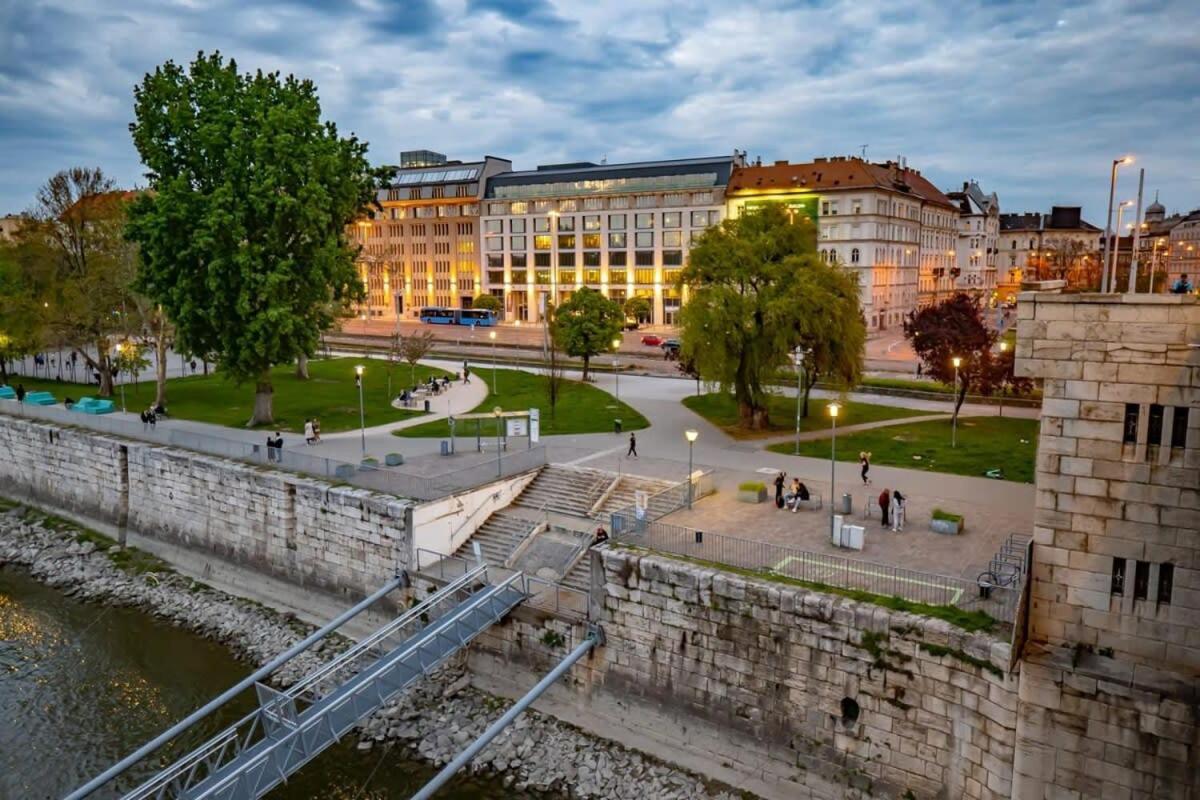 Chic Central Flat With River View Budapest Exterior foto