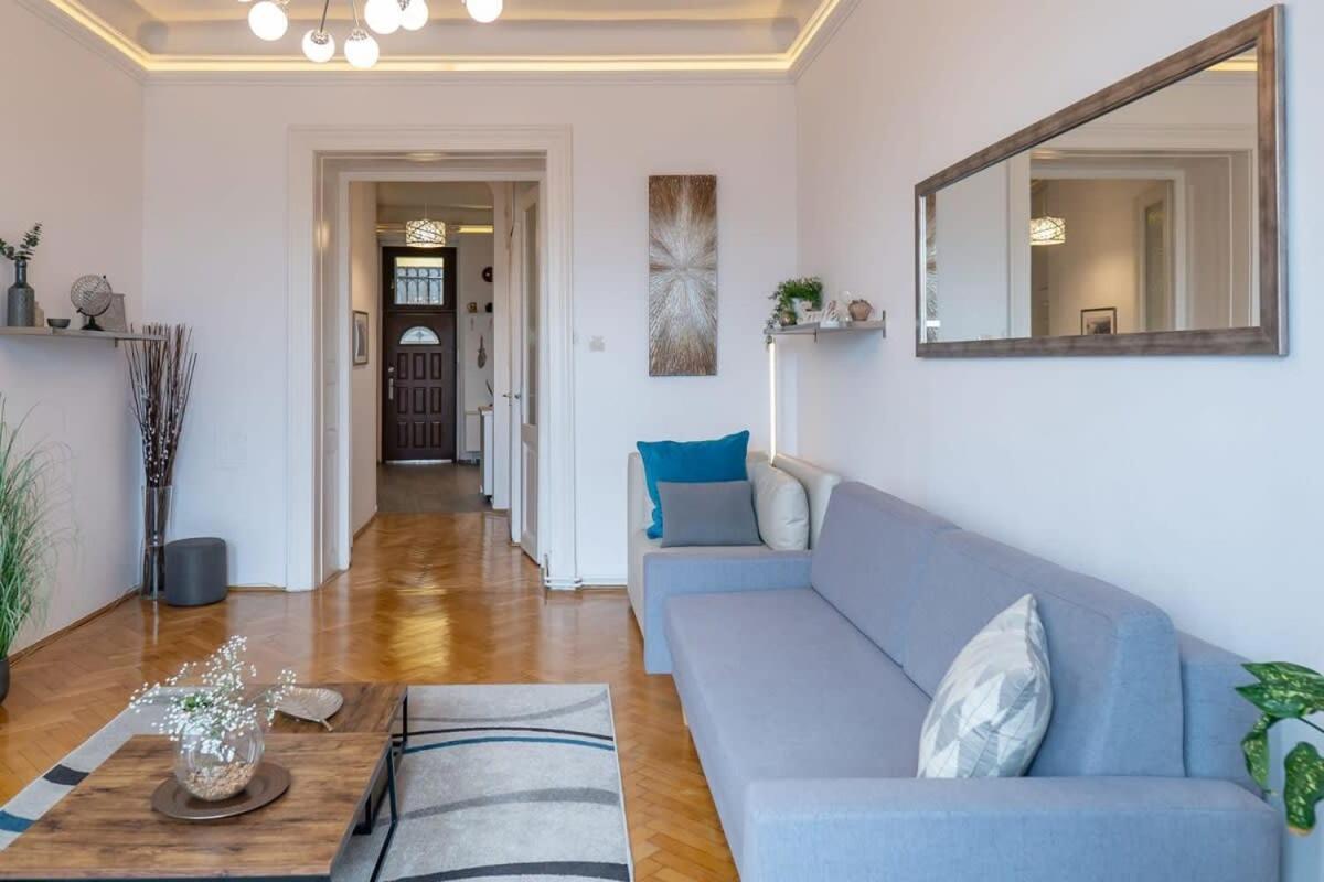 Chic Central Flat With River View Budapest Exterior foto