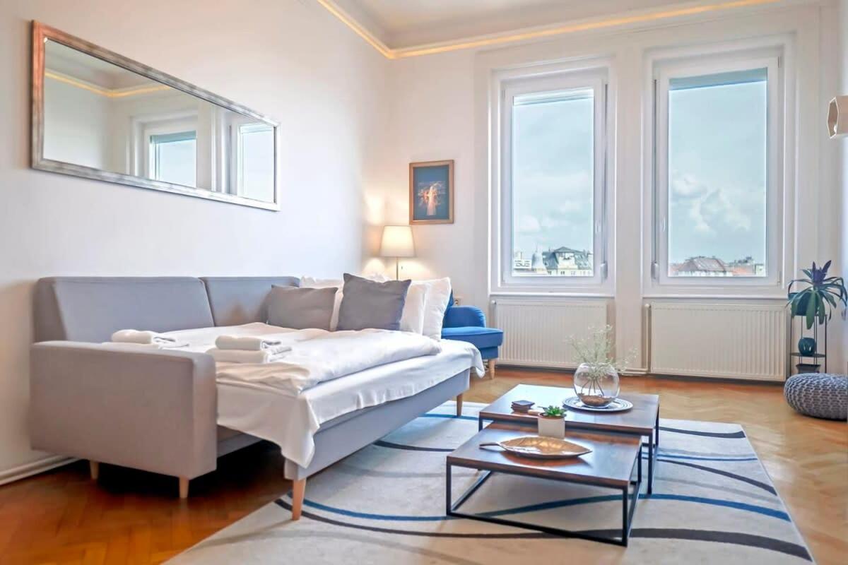 Chic Central Flat With River View Budapest Exterior foto