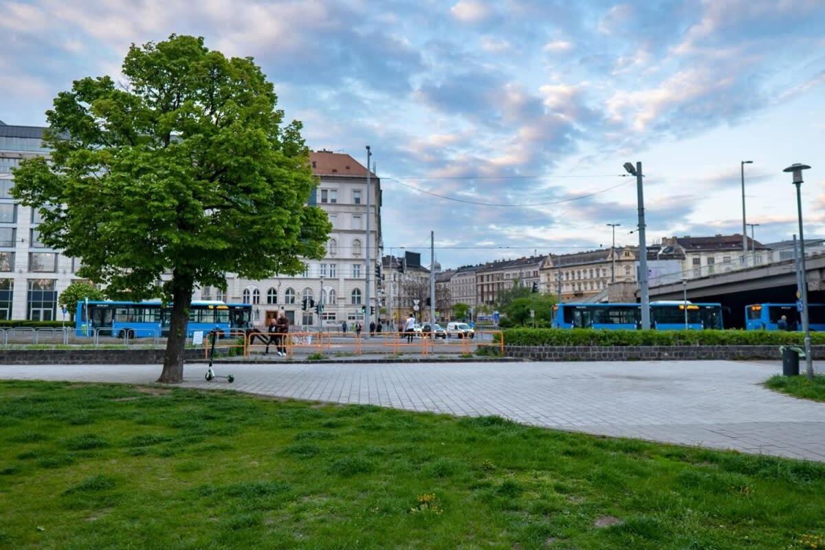 Chic Central Flat With River View Budapest Exterior foto